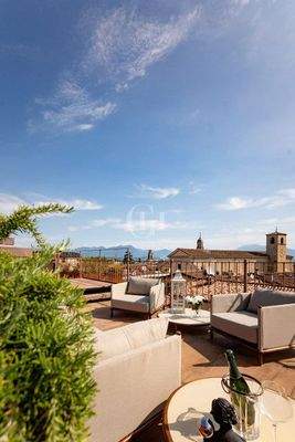 Blick auf den See und die Altstadt