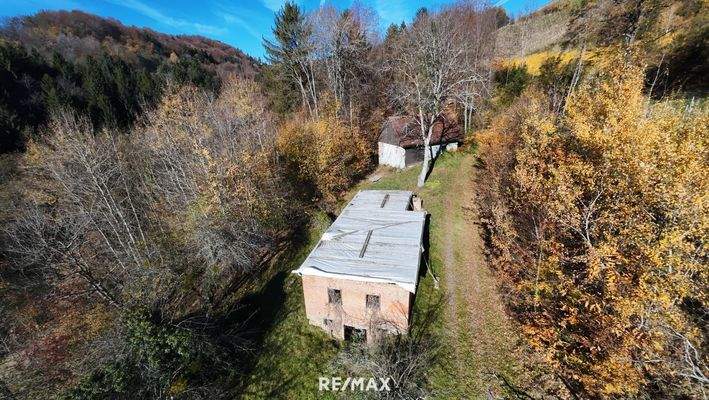 Altbestand und Nebengebäude