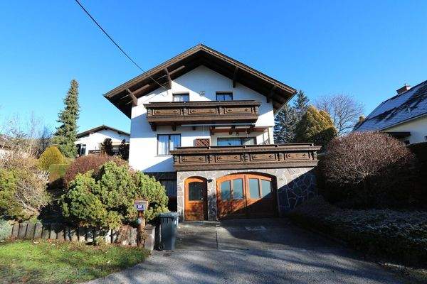 Straßenansicht des Hauses