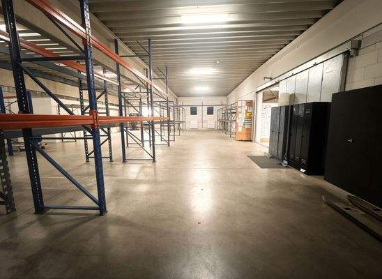 Lagerhalle 2 ( 359 m² ) 