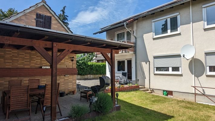 Gartenansicht mit Pergola