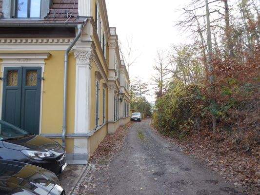 Zufahrtsstraße -Unterm Hain-