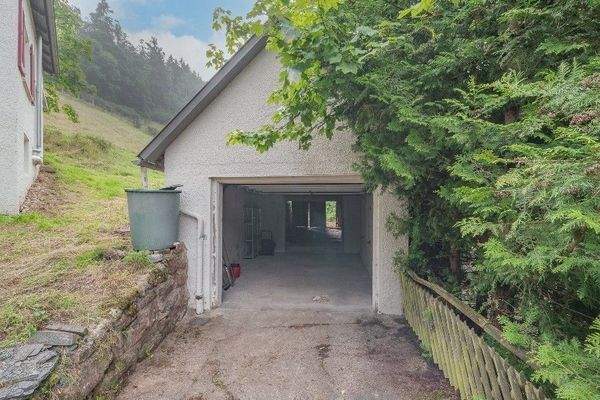 Garage mit Schuppen