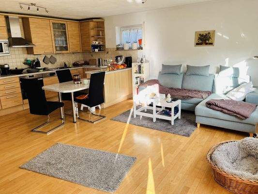 über 30m² großes Wohnzimmer mit Küche (UG)