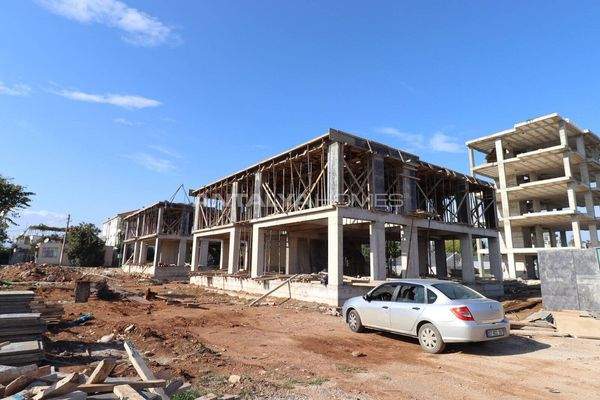 Flats in a Complex with Pool Near Airport in Antalya