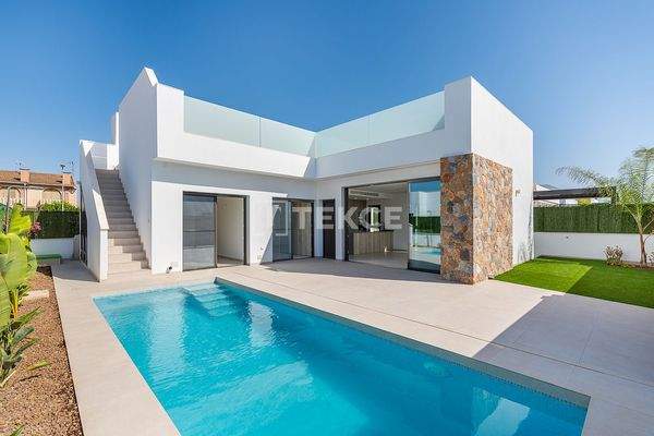 Detached Contemporary Villas near the Beach in Los Alcázares