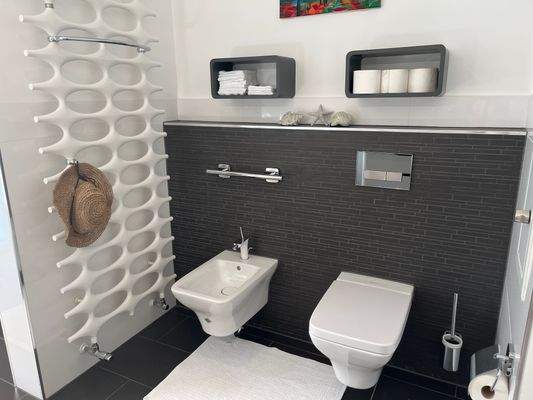 Bad OG WC und Bidet.jpg