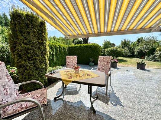 große Terrasse am Essbereich