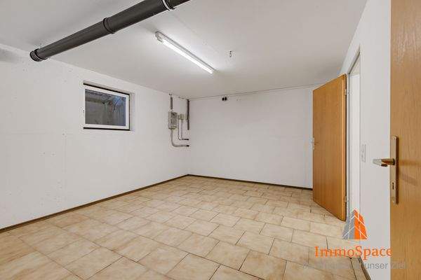 Große Kellerräume mit viel Platz 