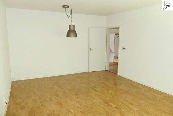 Wohnzimmer Bild II (vor Einzug des Mieters)