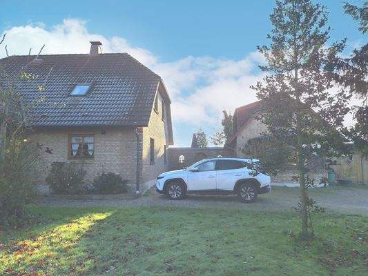 Ausreichende Parkmöglichkeiten sind vorhanden