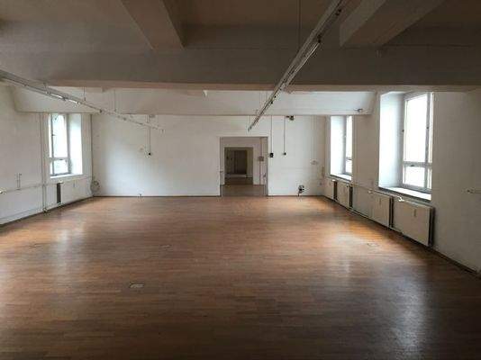 Gewerbefläche mit Parkett