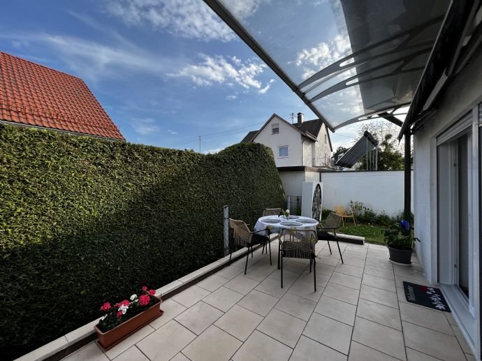 Gepflegte Doppelhaushälfte mit Garten, Terrasse und zwei Garagen in ruhiger Wohnlage in Unterschleißheim