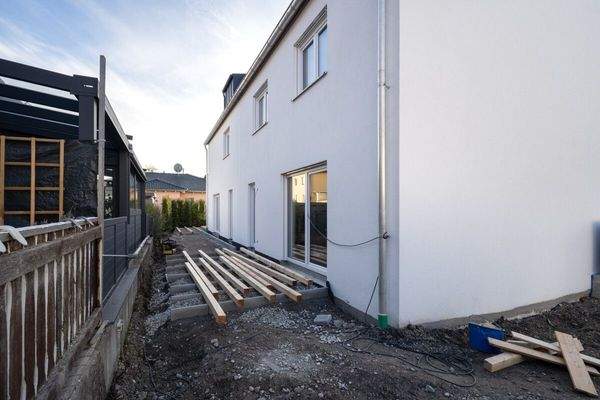 Außenanlage in Fertigstellung