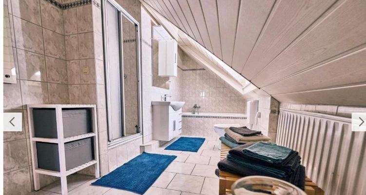 Komplett-Bad unter der Dachschräge
