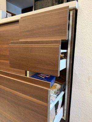 Küchenschrank Detail (Auszüge)