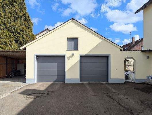 Die linke Garage ist Teil des Sondereigentums