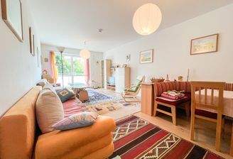 Wohn- und Esszimmer, Küche