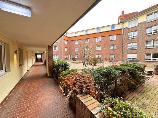 Laubengang und Innenhof