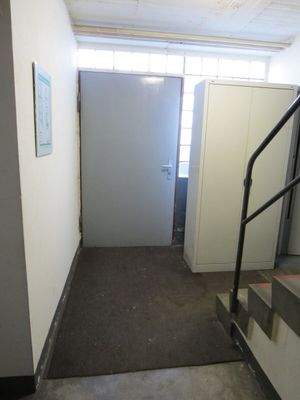 UG Separater Eingang zu Haupteingang sowie 2. Umkleide und WC