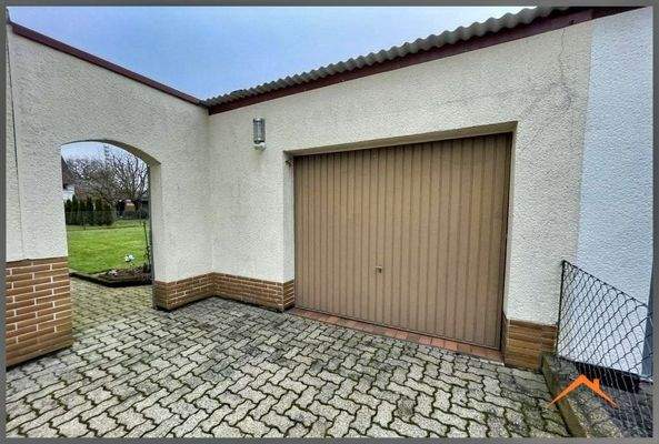 Garage mit Torantrieb