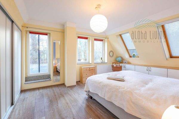 Bedroom 2 (upper floor)