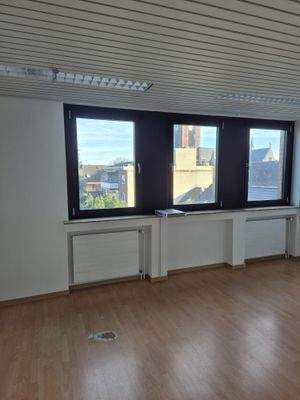 großes Arbeitszimmer hinten 1.1.jpg