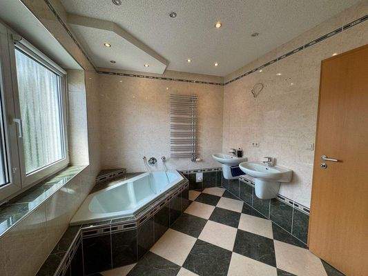 mit BW Doppelwaschbecken.jpg