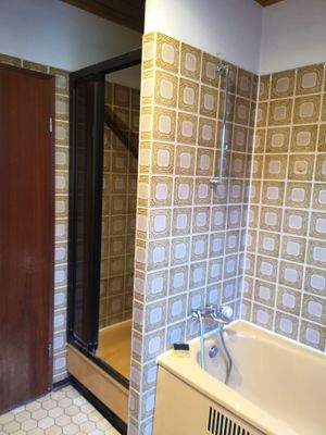 Bad mit Dusche und Wanne