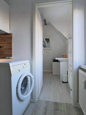 kleine Waschmaschine in der Küche