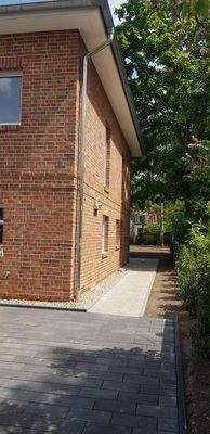 Südseite, Weg in den Garten