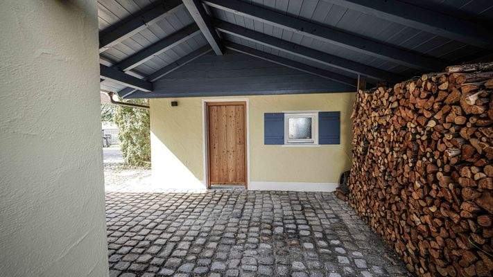 Blick zum Nebengebäude