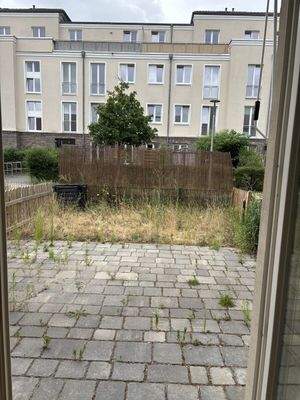 Terrasse mit kleinem Garten