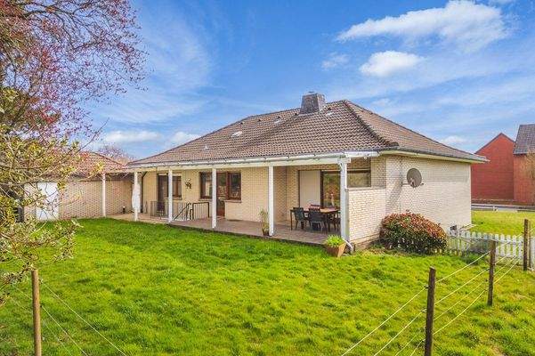 Rückwärtige Garten-/Terrassenansicht