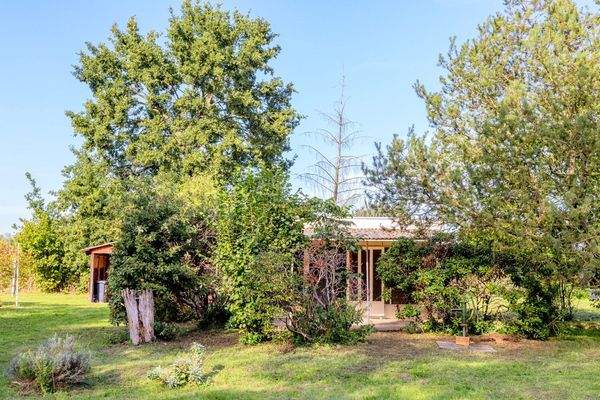 Bungalow II mit Gartenpumpe