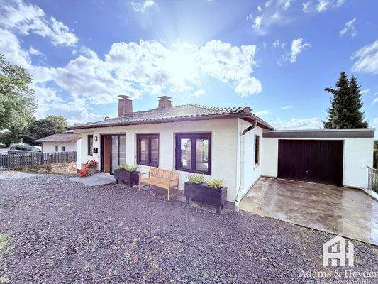 Straßenansicht Eingang