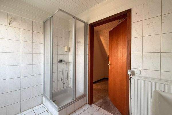 Bad mit Dusche Wohnung Dachgeschoss