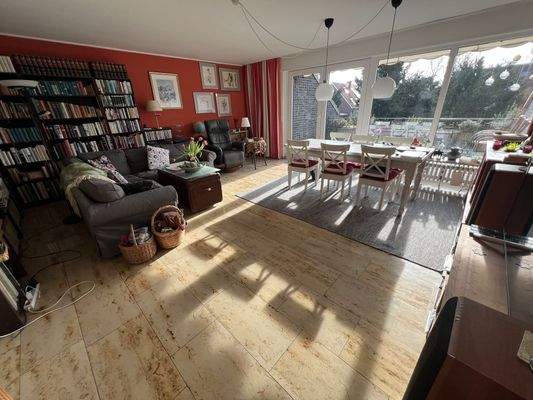 Wohnzimmer mit Blick auf die Terrasse