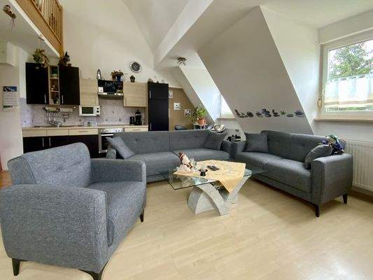 offener und heller Wohn-, Ess-, Kochbereich