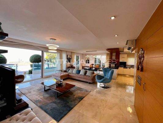 Stylish House with Sea and City Views in Alanya