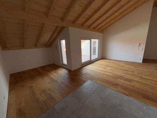 Wohn-Essbereich mit Küche (1).jpeg