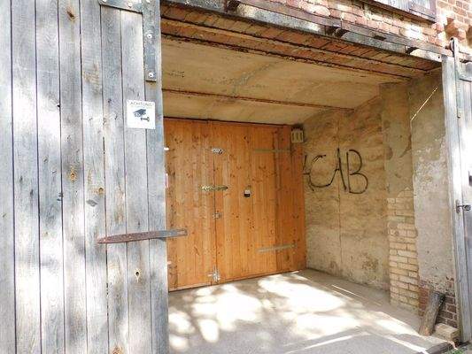 Rampenhalle: Aussen offen 