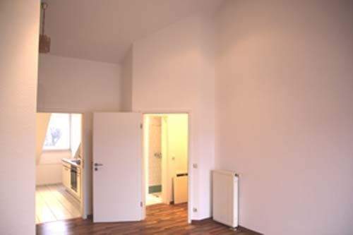 Musterzugangsbereich aus dem Zimmer zur Küche und Flur