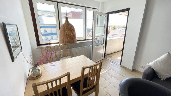 Essbereich mit Balkonzugang