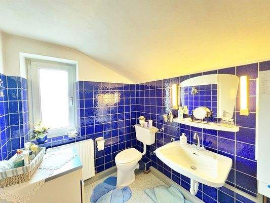 Tageslichtbad mit Wanne Obergeschoss