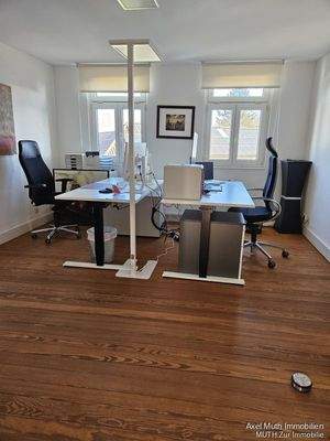 heller Büroraum