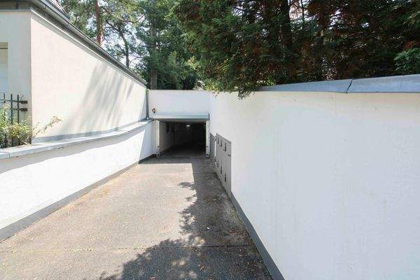 Einfahrt zur Tiefgarage