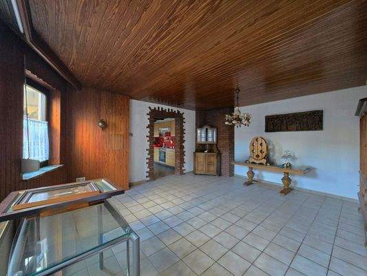 Wohn- Esszimmer mit Blick zur Küche