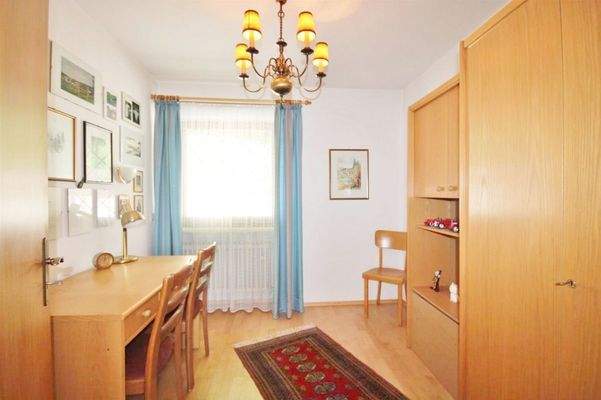 weiteres Zimmer/Büro (OG)