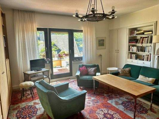 63083871_1-Zimmer mit Balkon im Obergeschoss.jpeg